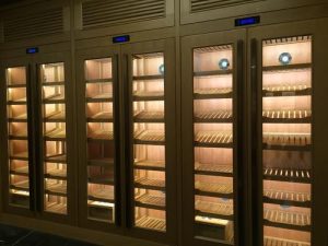 雪茄柜的温度和湿度是怎么控制